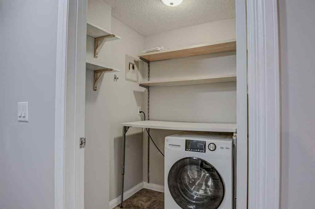 MLS® A2254283 - Unit #204 4311 73 Street NW in Bowness Calgary, Residential