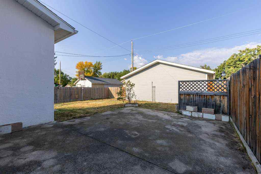 MLS® A2254300 - 730 12A Street N in Senator Buchanan Lethbridge, Residential