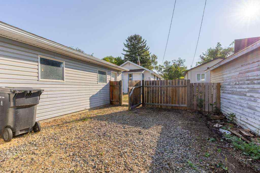 MLS® A2254300 - 730 12A Street N in Senator Buchanan Lethbridge, Residential