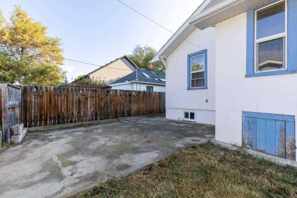 MLS® A2254300 - 730 12A Street N in Senator Buchanan Lethbridge, Residential