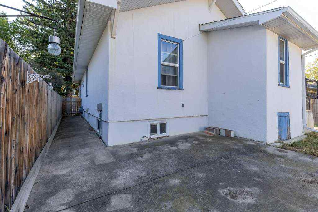 MLS® A2254300 - 730 12A Street N in Senator Buchanan Lethbridge, Residential