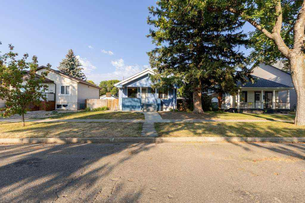 MLS® A2254300 - 730 12A Street N in Senator Buchanan Lethbridge, Residential