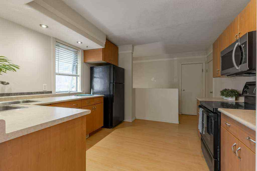 MLS® A2254300 - 730 12A Street N in Senator Buchanan Lethbridge, Residential