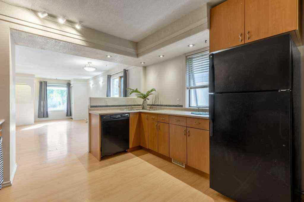 MLS® A2254300 - 730 12A Street N in Senator Buchanan Lethbridge, Residential