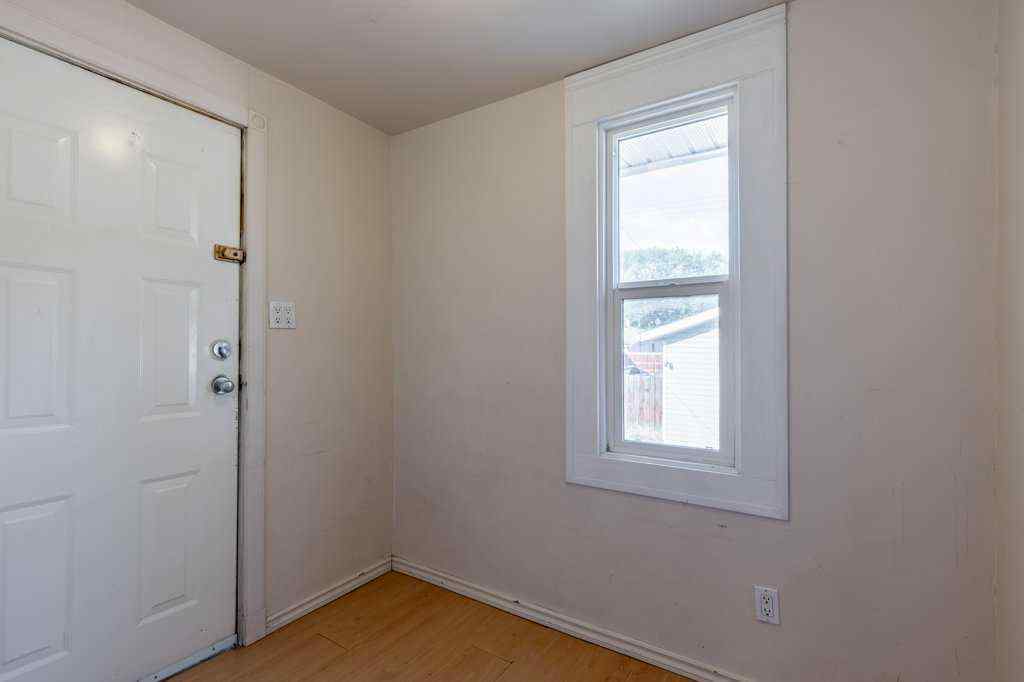 MLS® A2254300 - 730 12A Street N in Senator Buchanan Lethbridge, Residential