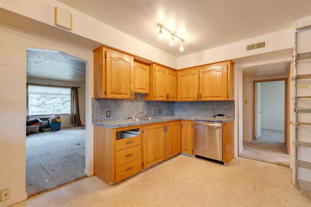 MLS® A2254308 - 2240 35 Street SW in Killarney/Glengarry Calgary, Residential