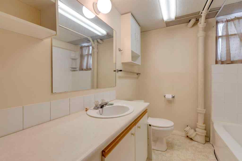 MLS® A2254308 - 2240 35 Street SW in Killarney/Glengarry Calgary, Residential