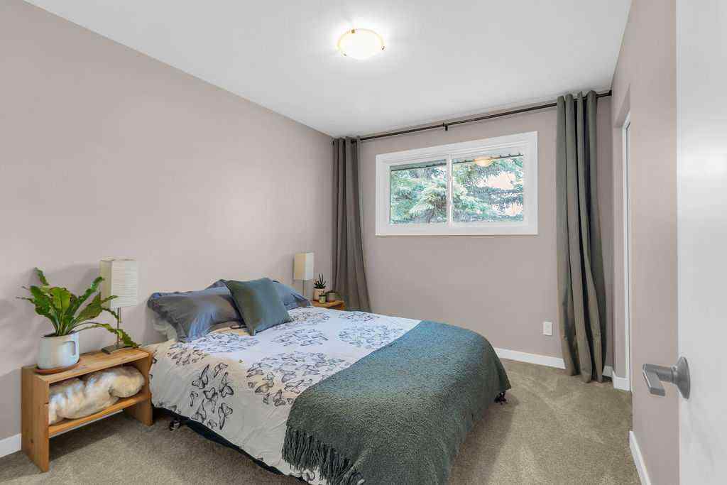 MLS® A2254312 - 212 Cedarille Green SW in Cedarbrae Calgary, Residential