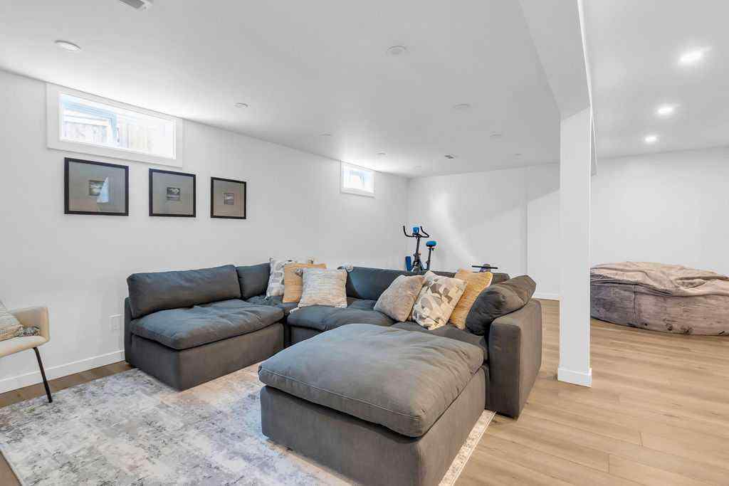 MLS® A2254312 - 212 Cedarille Green SW in Cedarbrae Calgary, Residential