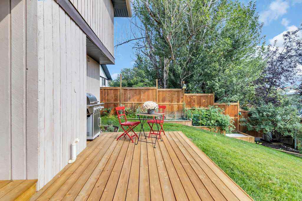 MLS® A2254312 - 212 Cedarille Green SW in Cedarbrae Calgary, Residential