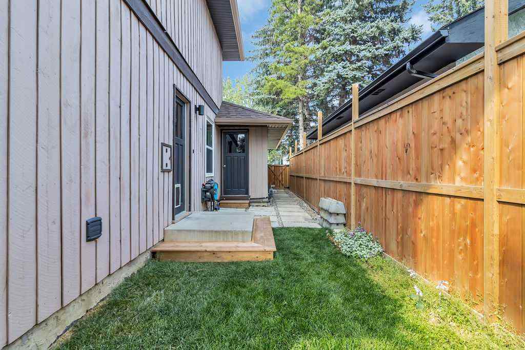 MLS® A2254312 - 212 Cedarille Green SW in Cedarbrae Calgary, Residential