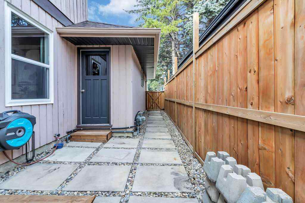 MLS® A2254312 - 212 Cedarille Green SW in Cedarbrae Calgary, Residential