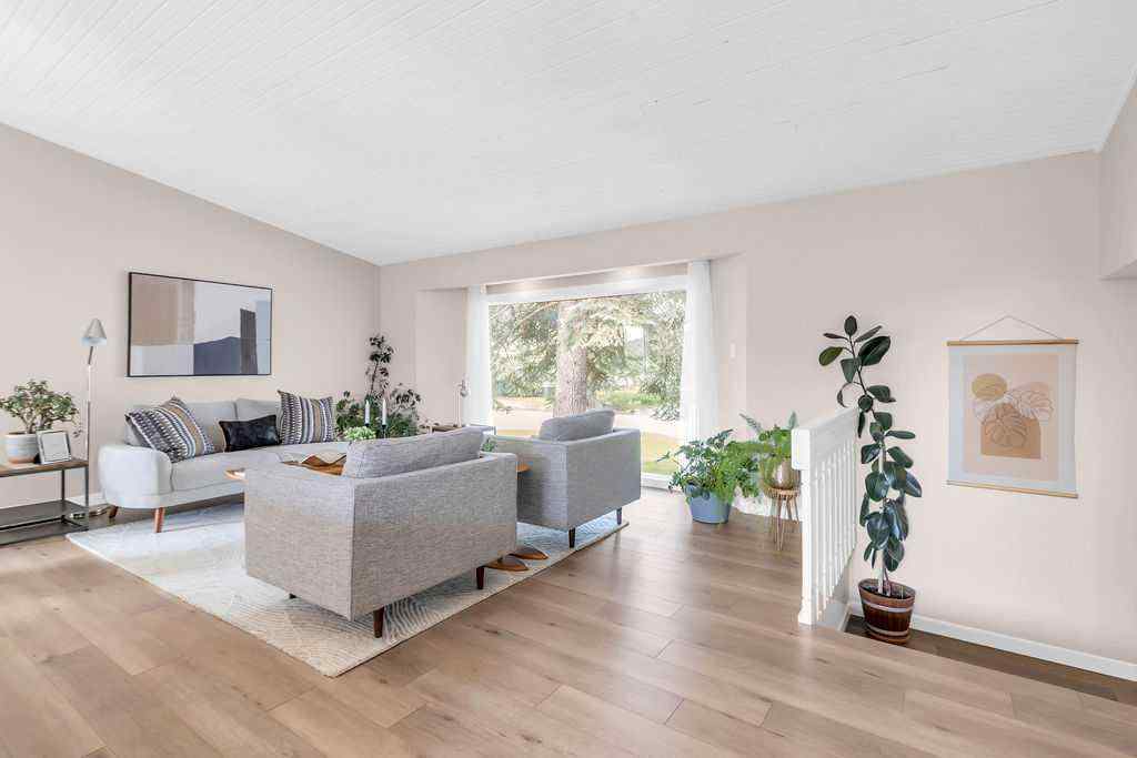 MLS® A2254312 - 212 Cedarille Green SW in Cedarbrae Calgary, Residential