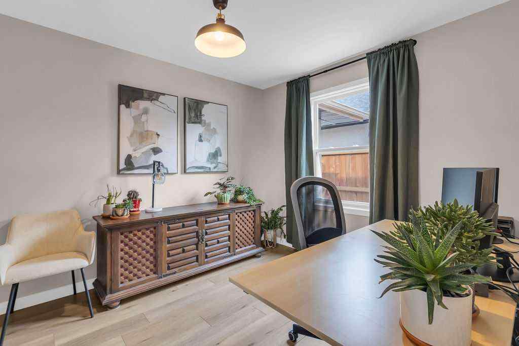 MLS® A2254312 - 212 Cedarille Green SW in Cedarbrae Calgary, Residential
