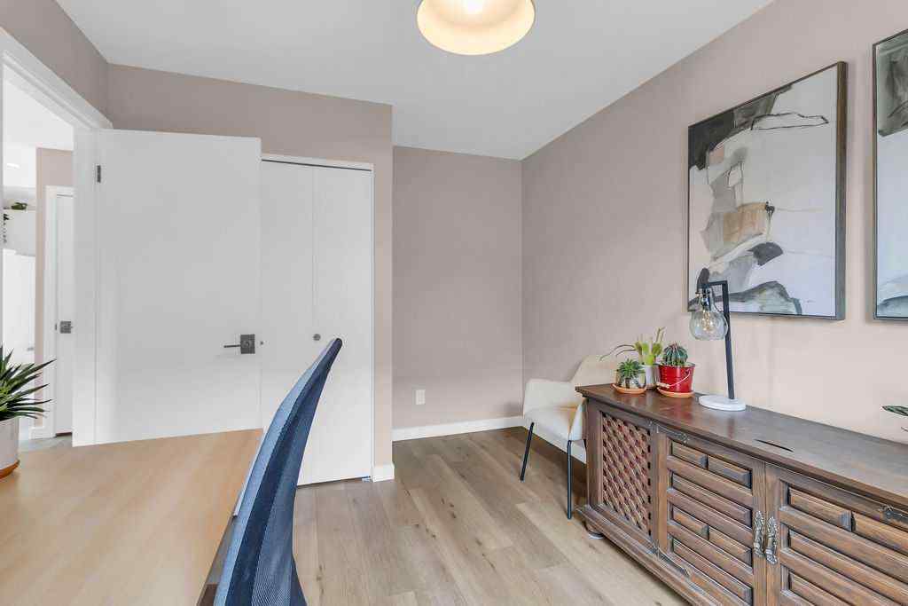 MLS® A2254312 - 212 Cedarille Green SW in Cedarbrae Calgary, Residential
