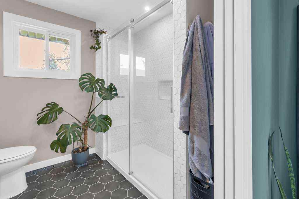 MLS® A2254312 - 212 Cedarille Green SW in Cedarbrae Calgary, Residential