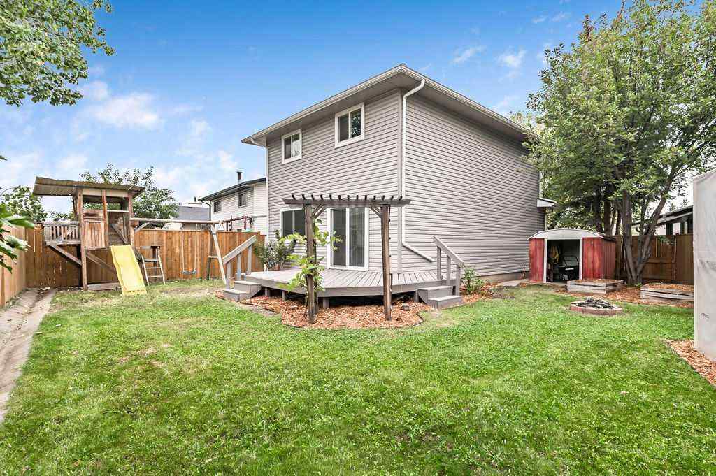 MLS® A2254317 - 31 Castlebrook Road NE in Castleridge Calgary, Residential