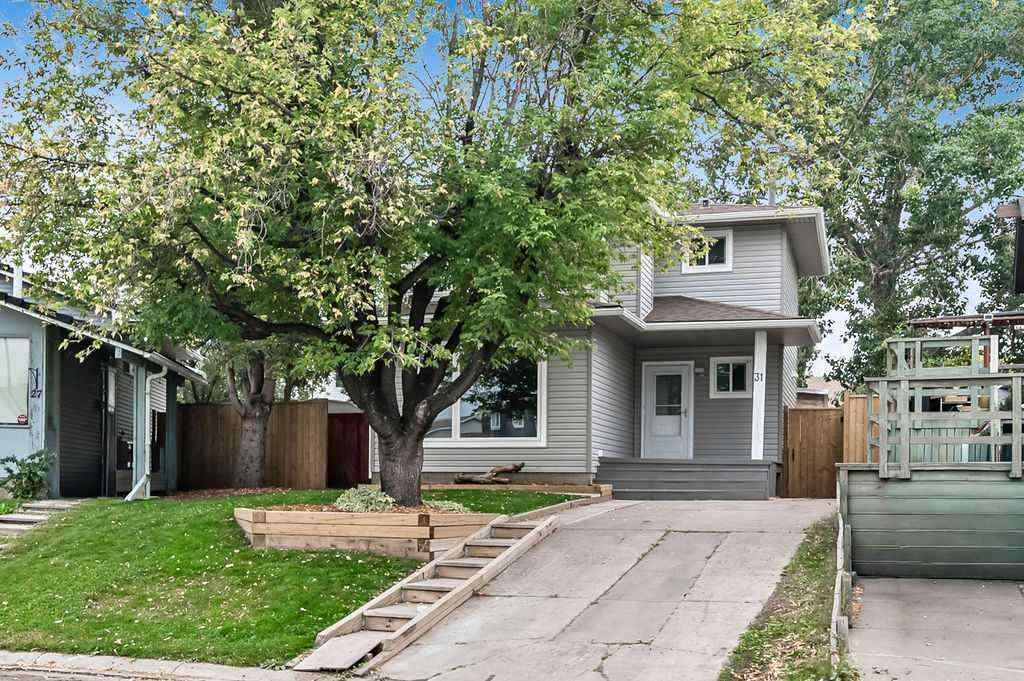 MLS® A2254317 - 31 Castlebrook Road NE in Castleridge Calgary, Residential