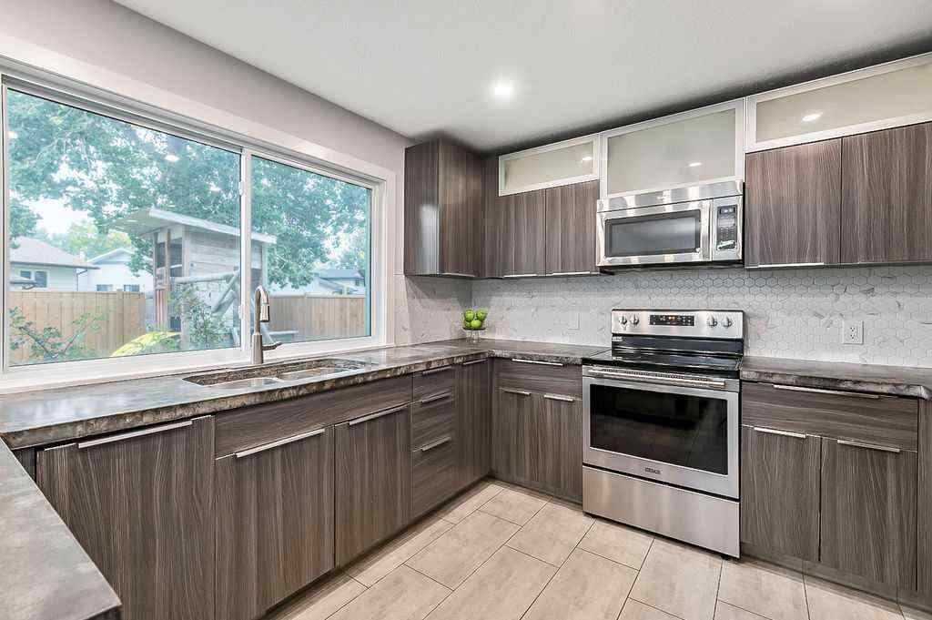 MLS® A2254317 - 31 Castlebrook Road NE in Castleridge Calgary, Residential