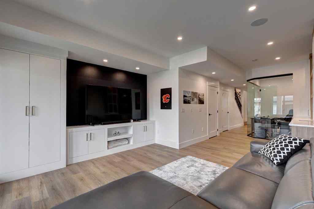 MLS® A2254324 - 2420 30 Avenue SW in Richmond Calgary, Residential