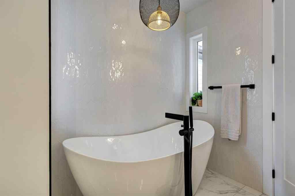 MLS® A2254324 - 2420 30 Avenue SW in Richmond Calgary, Residential