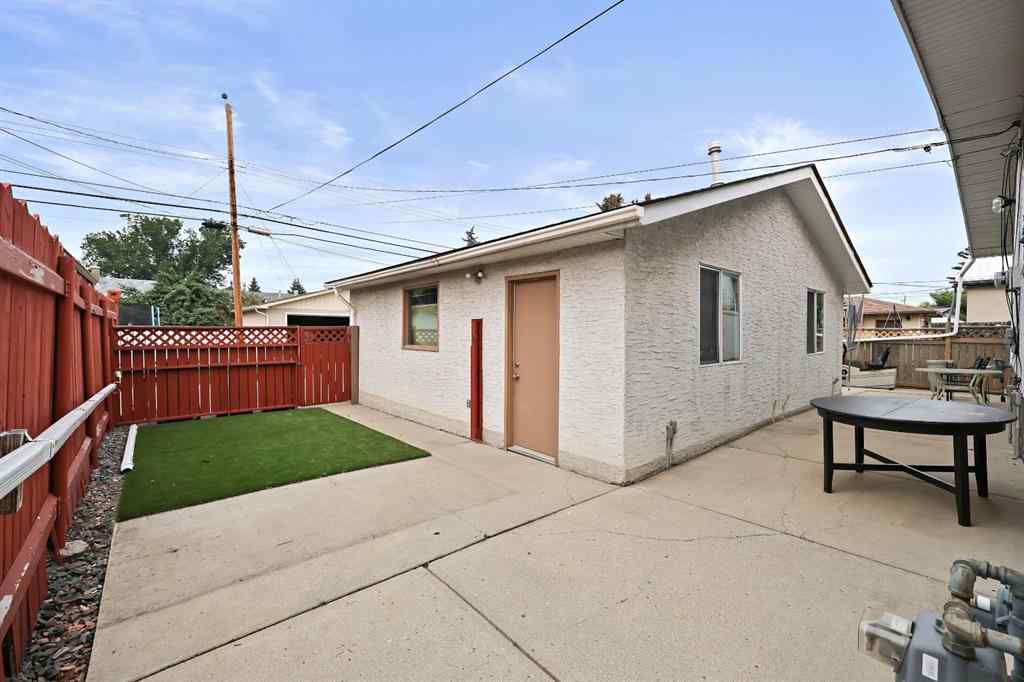 MLS® A2254325 - 7132 & 7130 35 Avenue NW in Bowness Calgary, Residential