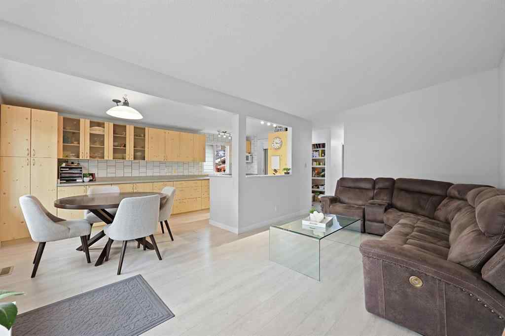 MLS® A2254325 - 7132 & 7130 35 Avenue NW in Bowness Calgary, Residential