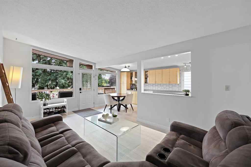 MLS® A2254325 - 7132 & 7130 35 Avenue NW in Bowness Calgary, Residential