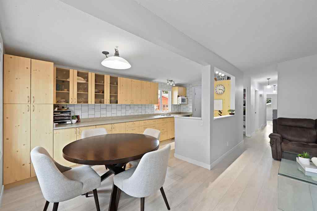 MLS® A2254325 - 7132 & 7130 35 Avenue NW in Bowness Calgary, Residential