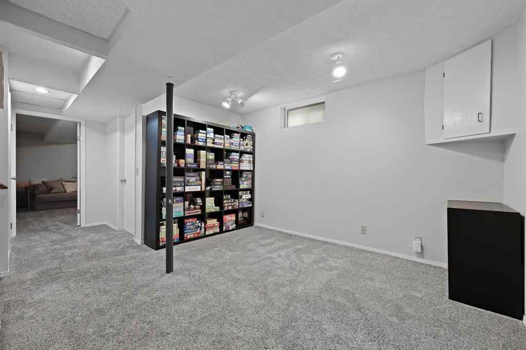 MLS® A2254325 - 7132 & 7130 35 Avenue NW in Bowness Calgary, Residential