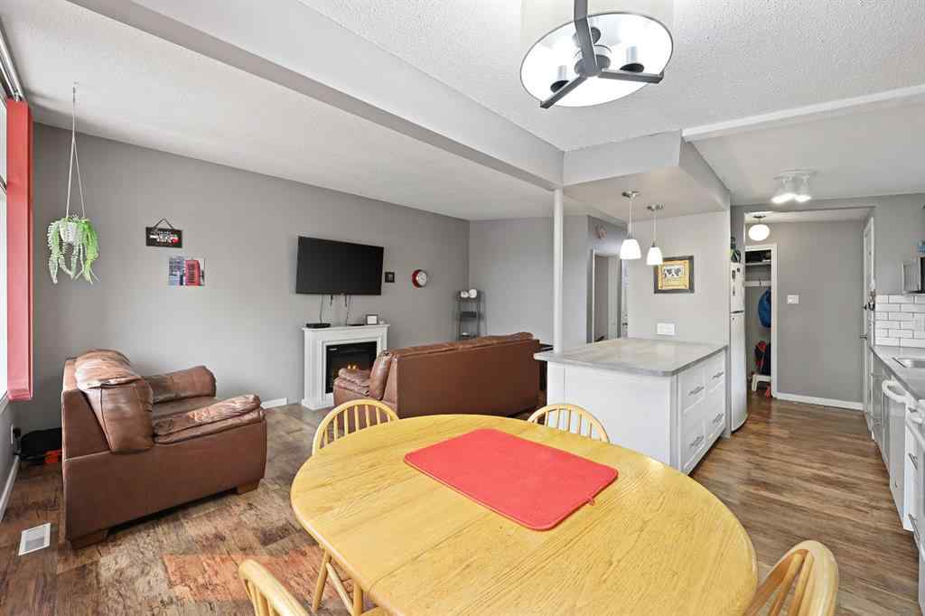 MLS® A2254325 - 7132 & 7130 35 Avenue NW in Bowness Calgary, Residential
