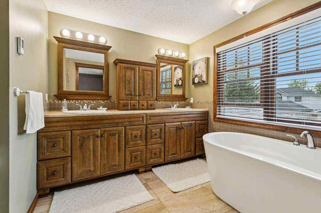 MLS® A2254350 - 59 Sandringham Close NW in Sandstone Valley Calgary, Residential