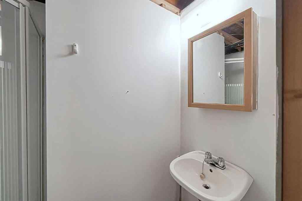 MLS® A2254364 - 10212 8 Street SW in Southwood Calgary, Residential
