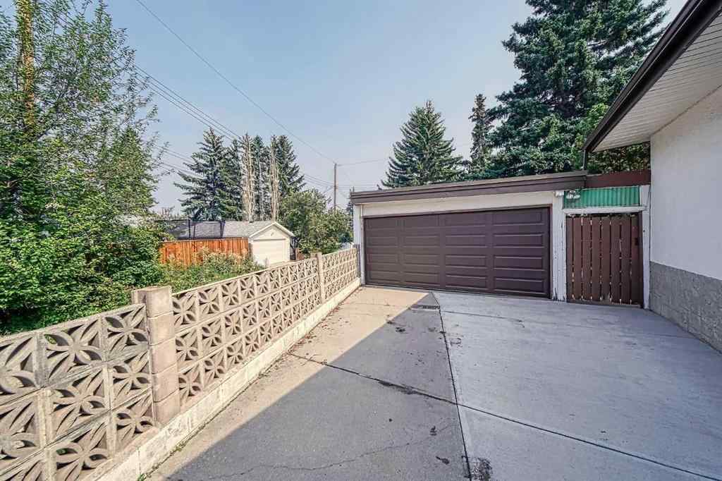 MLS® A2254364 - 10212 8 Street SW in Southwood Calgary, Residential