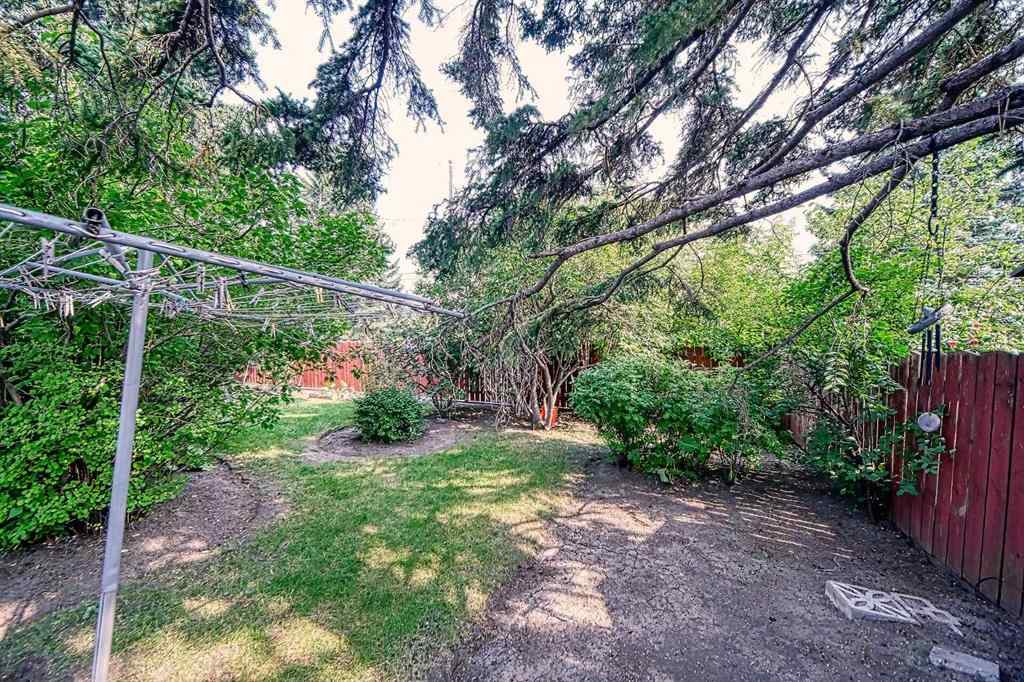 MLS® A2254364 - 10212 8 Street SW in Southwood Calgary, Residential