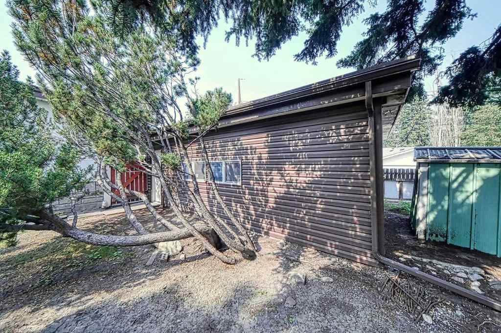 MLS® A2254364 - 10212 8 Street SW in Southwood Calgary, Residential