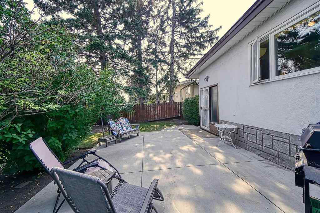 MLS® A2254364 - 10212 8 Street SW in Southwood Calgary, Residential