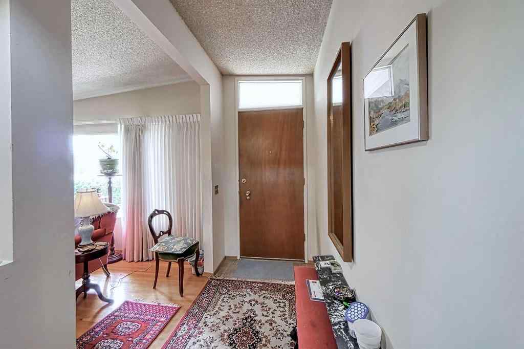 MLS® A2254364 - 10212 8 Street SW in Southwood Calgary, Residential