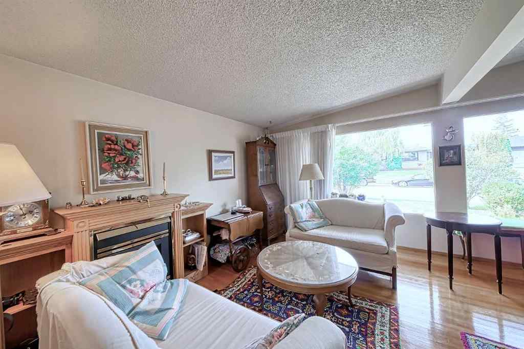 MLS® A2254364 - 10212 8 Street SW in Southwood Calgary, Residential