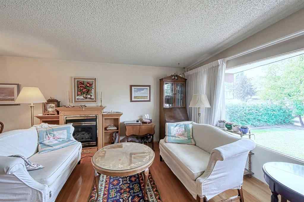 MLS® A2254364 - 10212 8 Street SW in Southwood Calgary, Residential