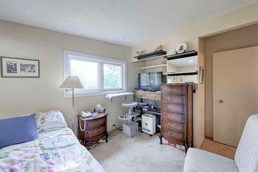 MLS® A2254364 - 10212 8 Street SW in Southwood Calgary, Residential