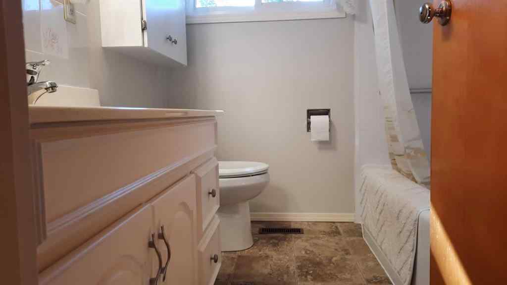 MLS® A2254391 - 414 9 Street E in Riverview Park Drumheller, Residential