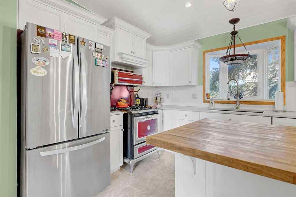 MLS® A2254398 - 6102 93 A Street  in Country Club Estates Grande Prairie, Residential