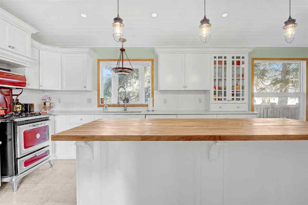 MLS® A2254398 - 6102 93 A Street  in Country Club Estates Grande Prairie, Residential
