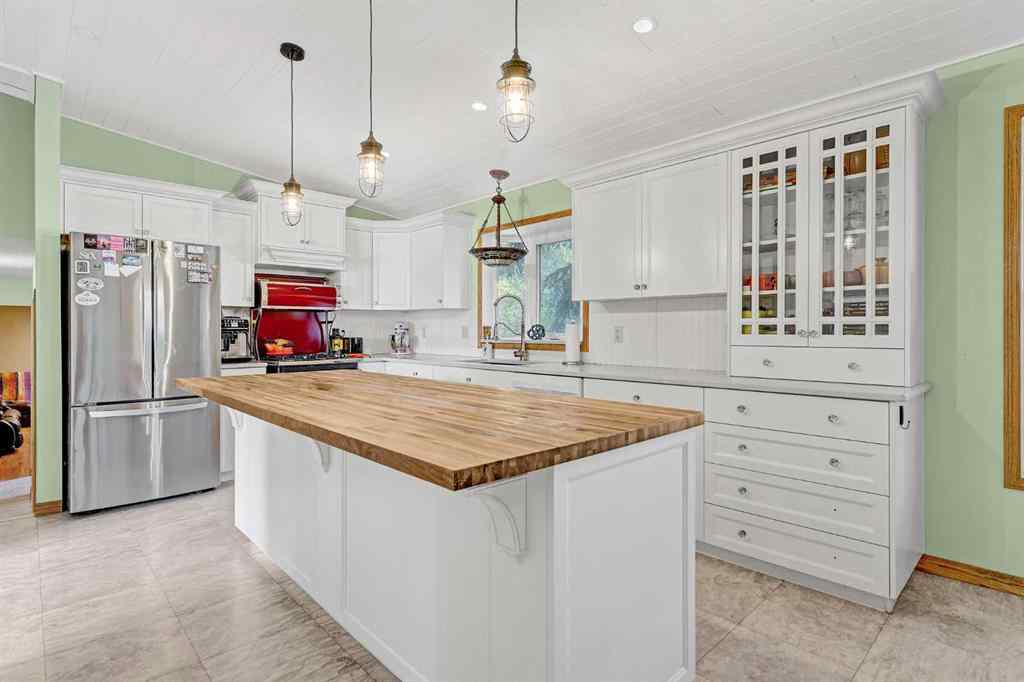 MLS® A2254398 - 6102 93 A Street  in Country Club Estates Grande Prairie, Residential