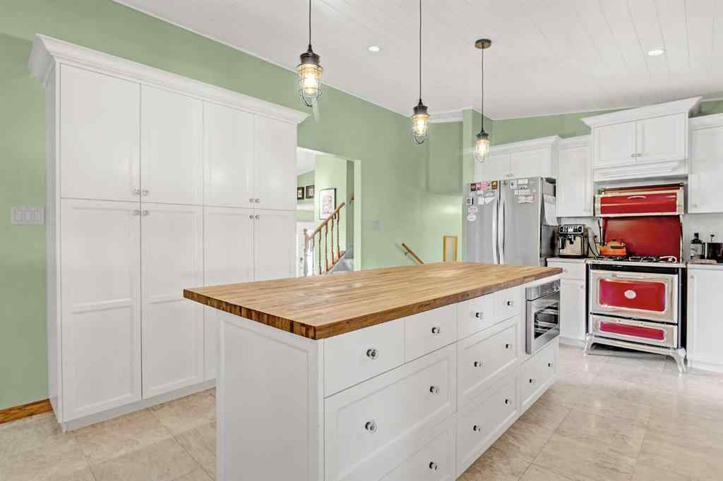 MLS® A2254398 - 6102 93 A Street  in Country Club Estates Grande Prairie, Residential