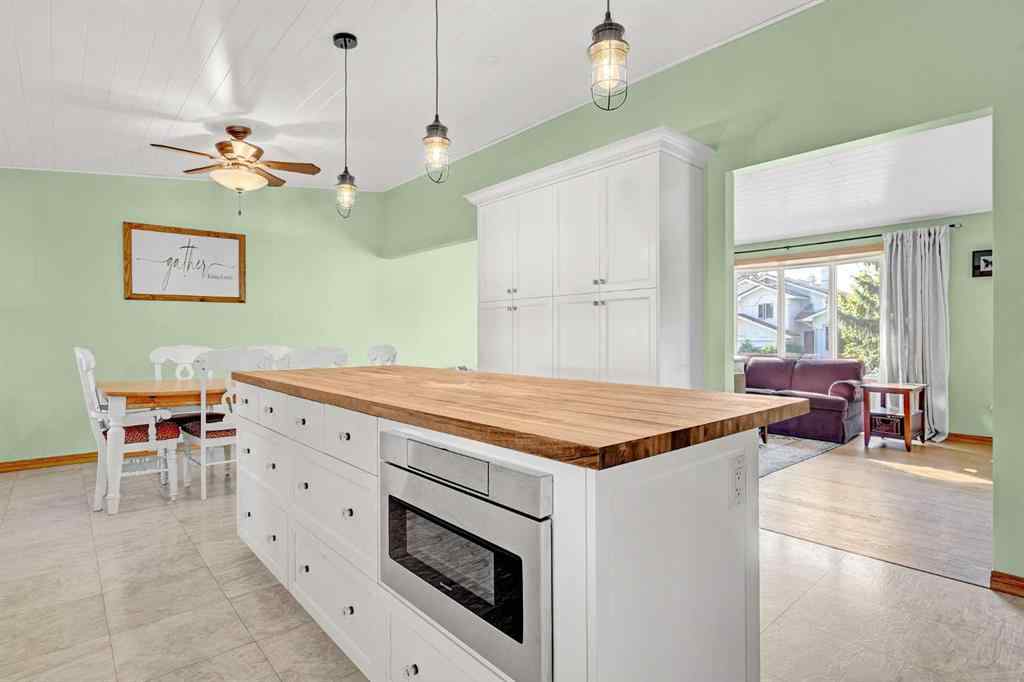 MLS® A2254398 - 6102 93 A Street  in Country Club Estates Grande Prairie, Residential