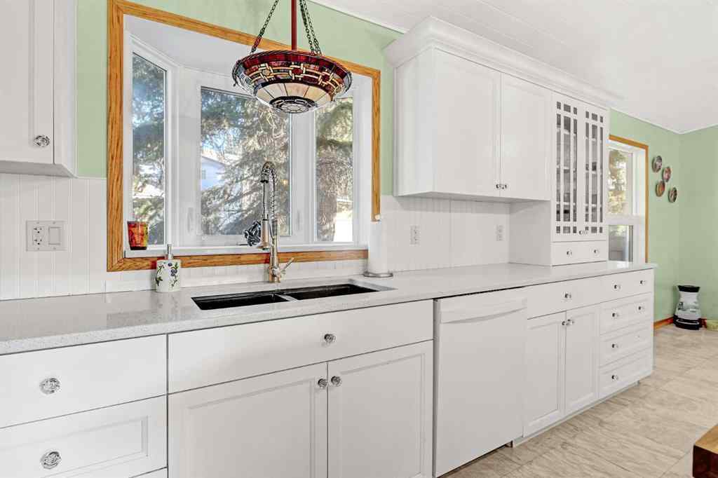 MLS® A2254398 - 6102 93 A Street  in Country Club Estates Grande Prairie, Residential