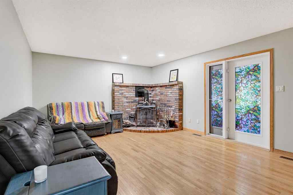MLS® A2254398 - 6102 93 A Street  in Country Club Estates Grande Prairie, Residential