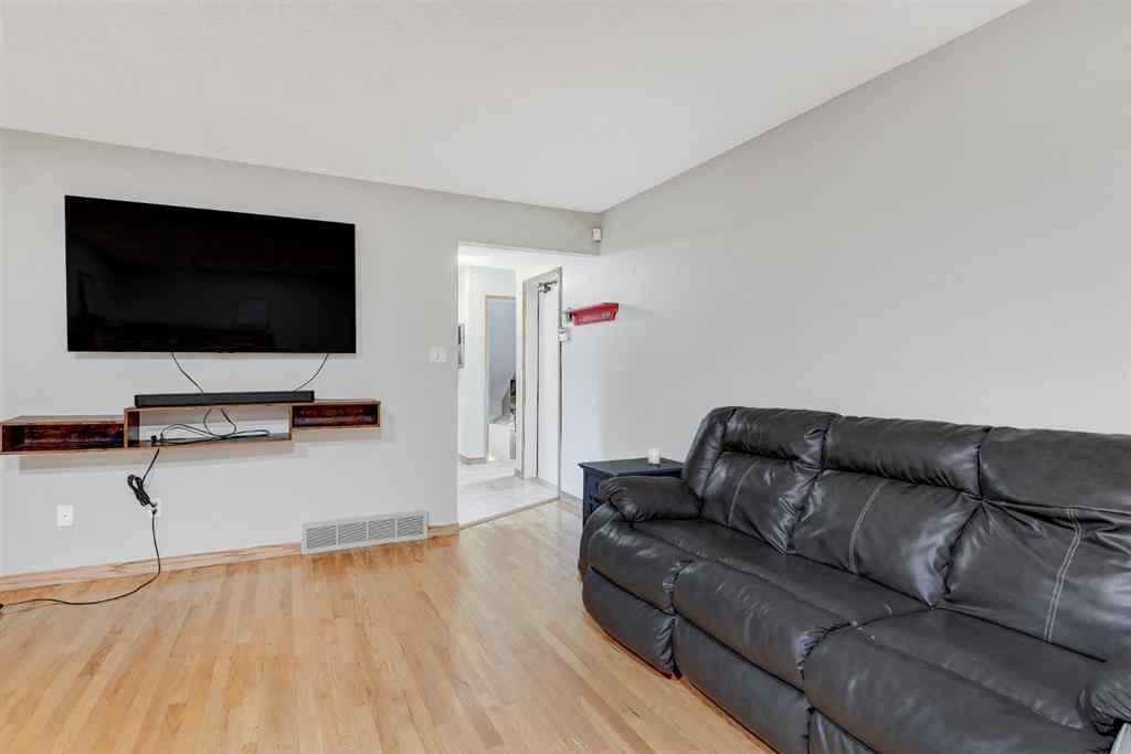 MLS® A2254398 - 6102 93 A Street  in Country Club Estates Grande Prairie, Residential